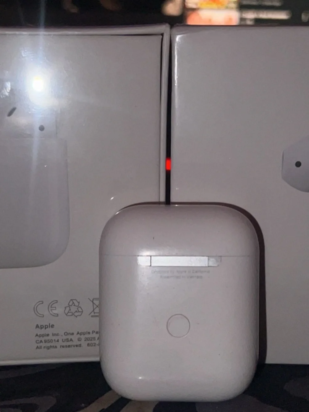 Apple White Wireless Earbuds with Charging Case and Lightning Cable